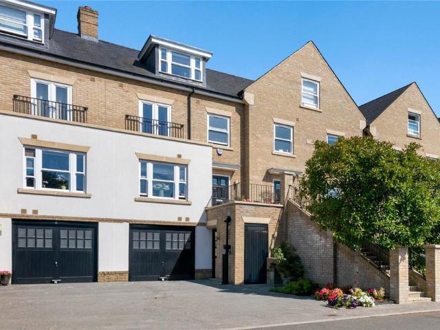 4 bedroom terraced house for sale