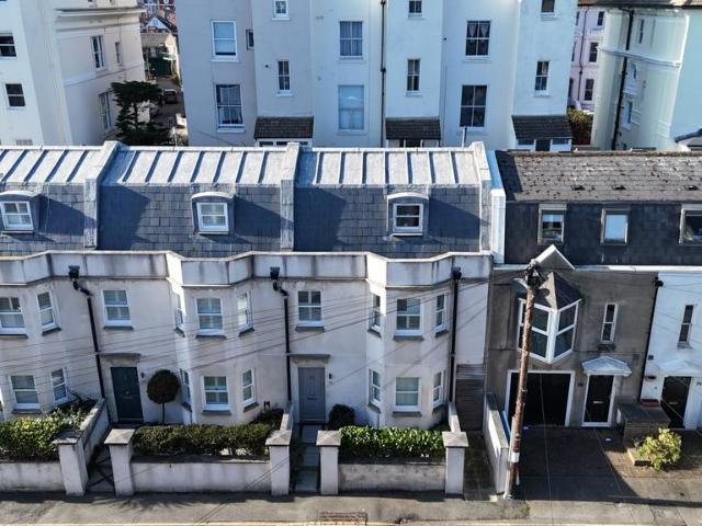 4 bedroom terraced house for sale