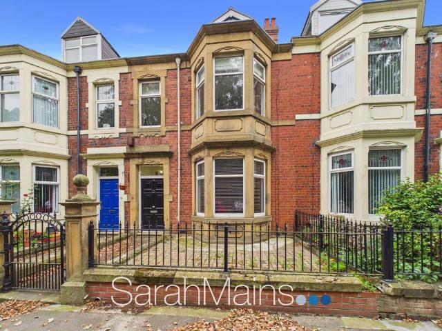 4 bedroom terraced house for sale