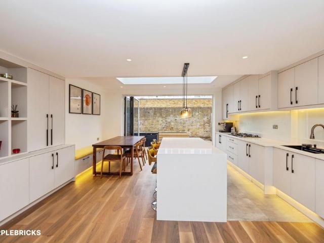 4 bedroom terraced house for sale