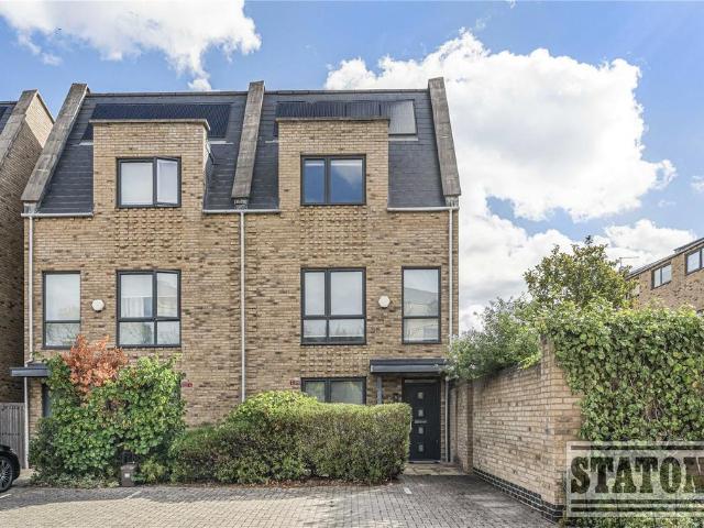 4 bedroom terraced house for sale