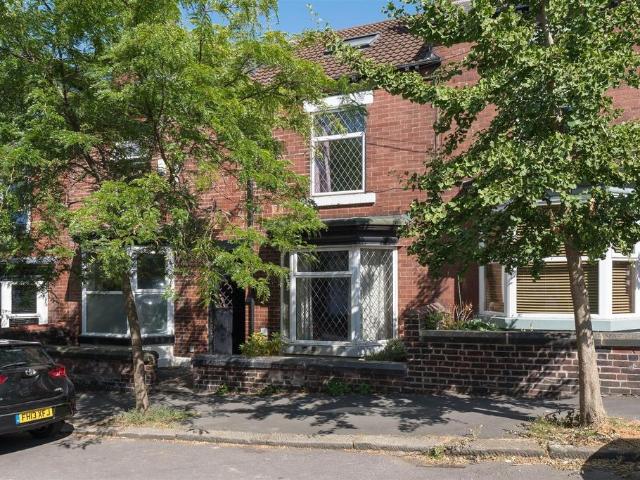 4 bedroom terraced house for sale