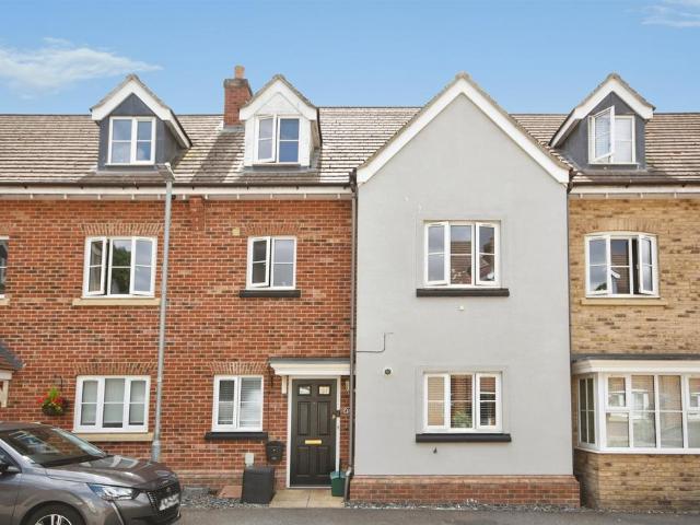 4 bedroom terraced house for sale