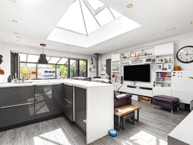 4 bedroom terraced house for sale