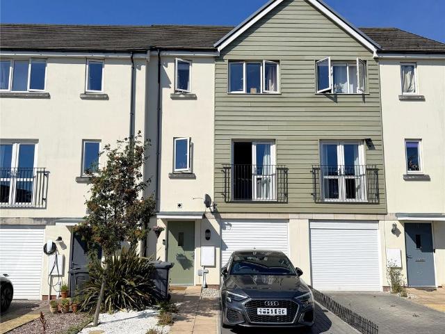 4 bedroom terraced house for sale