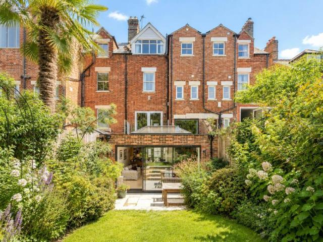 4 bedroom terraced house for sale