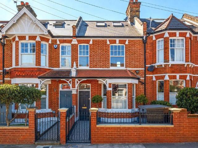 4 bedroom terraced house for sale