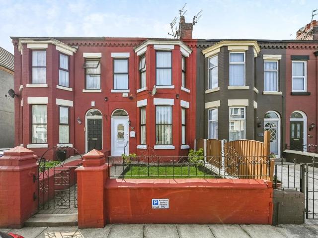 4 bedroom terraced house for sale