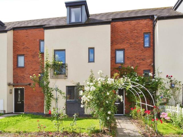 4 bedroom terraced house for sale