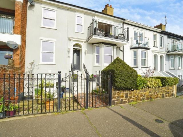 4 bedroom terraced house for sale