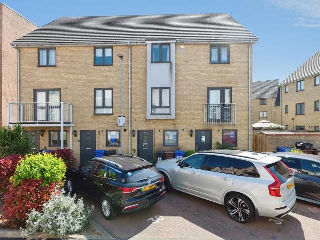4 bedroom terraced house for sale
