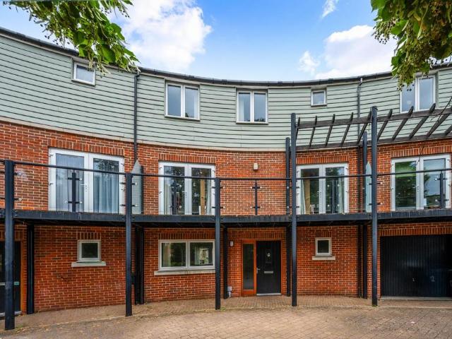 4 bedroom terraced house for sale