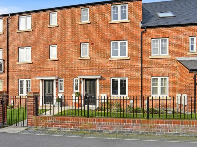4 bedroom terraced house for sale