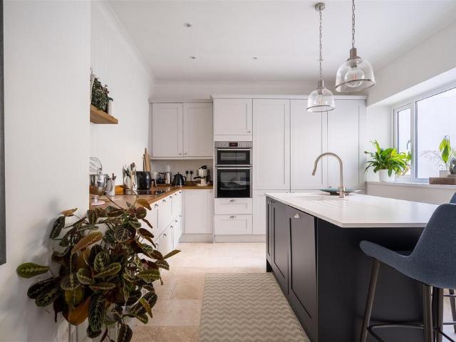 4 bedroom terraced house for sale