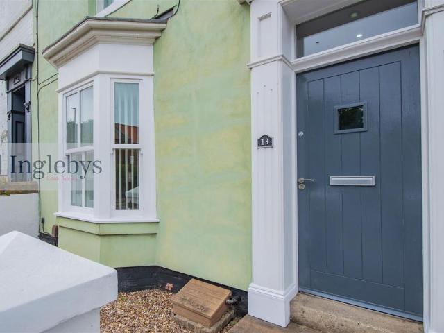 4 bedroom terraced house for sale
