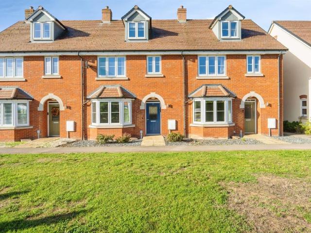 4 bedroom terraced house for sale