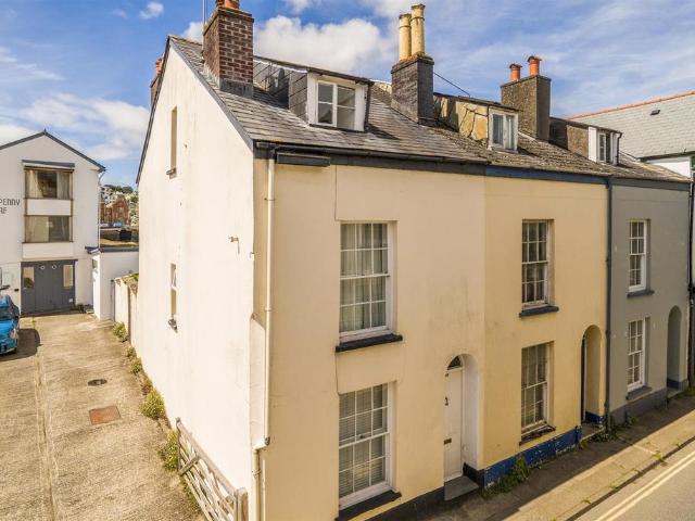 4 bedroom terraced house for sale