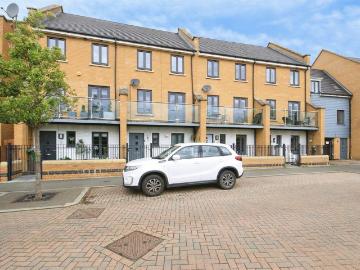 4 bedroom terraced house for sale