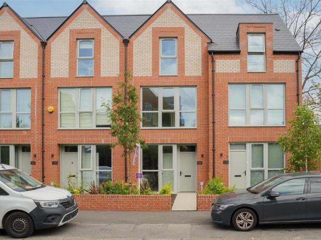 4 bedroom terraced house for sale