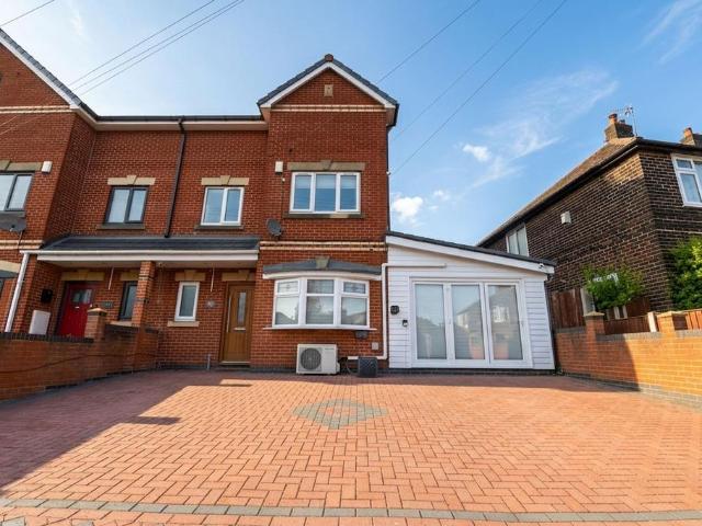 4 bedroom terraced house for sale