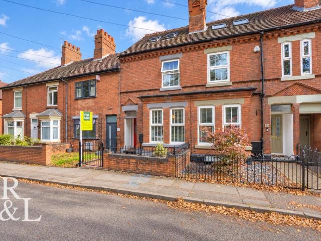 4 bedroom terraced house for sale