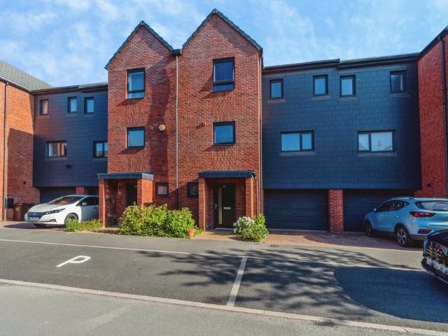 4 bedroom terraced house for sale