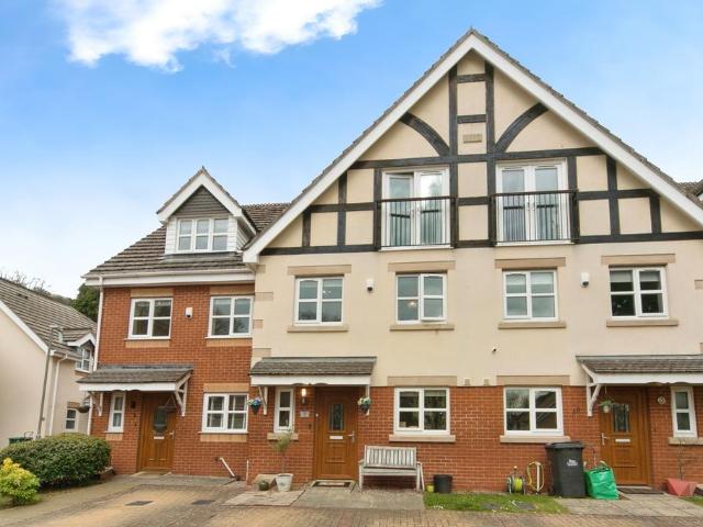 4 bedroom terraced house for sale