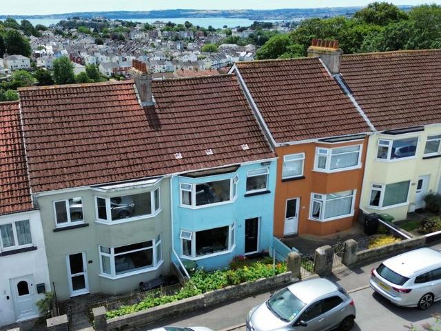 4 bedroom terraced house for sale