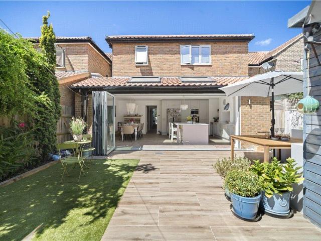 4 bedroom terraced house for sale
