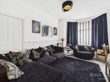 4 bedroom terraced house for sale