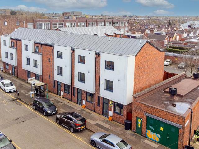 4 bedroom terraced house for sale