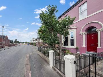 4 bedroom terraced house for sale