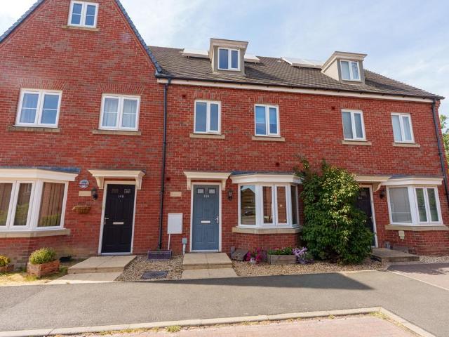 4 bedroom terraced house for sale