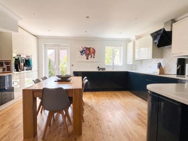 4 bedroom terraced house for sale