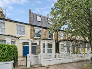 4 bedroom terraced house for sale