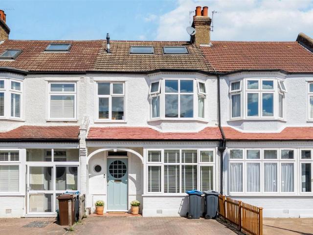 4 bedroom terraced house for sale