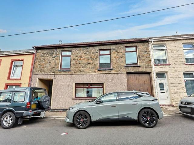 4 bedroom terraced house for sale