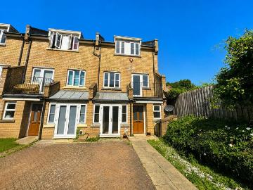 4 bedroom terraced house for sale