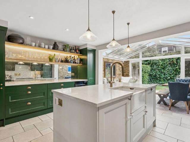 4 bedroom terraced house for sale