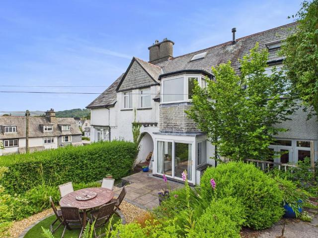 4 bedroom terraced house for sale