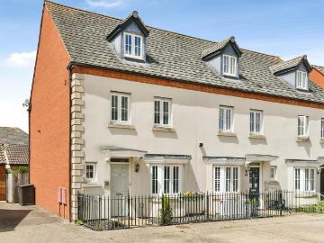 4 bedroom end of terrace house for sale