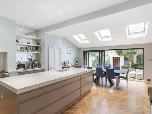 4 bedroom terraced house for sale