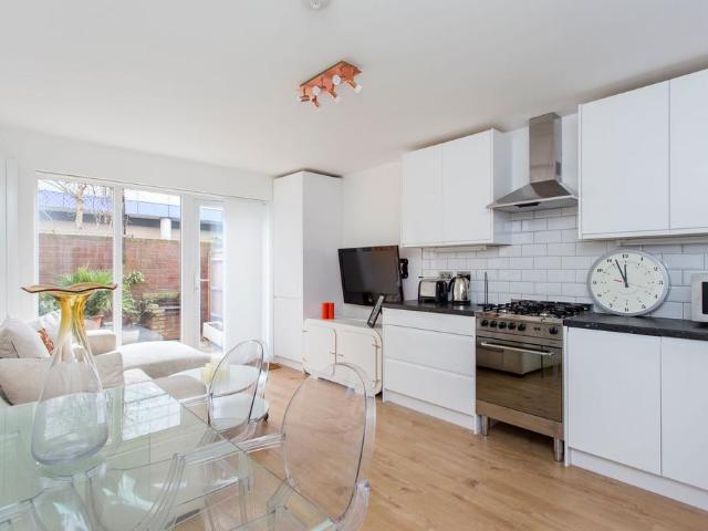4 bedroom terraced house for sale
