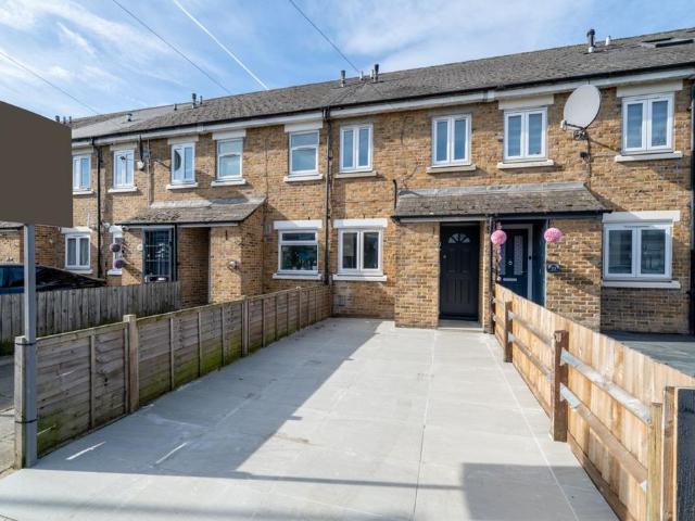 4 bedroom terraced house for sale