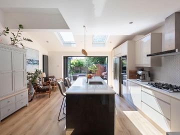 4 bedroom terraced house for sale
