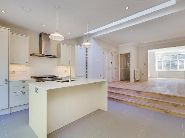 4 bedroom terraced house for sale