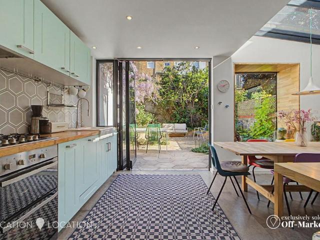 4 bedroom terraced house for sale