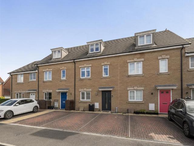 4 bedroom terraced house for sale