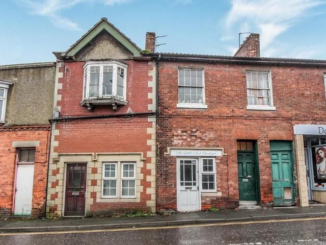4 bedroom terraced house for sale