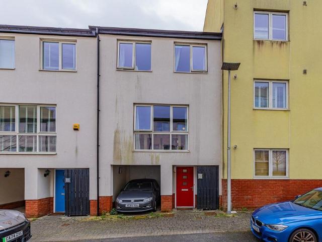 4 bedroom terraced house for sale